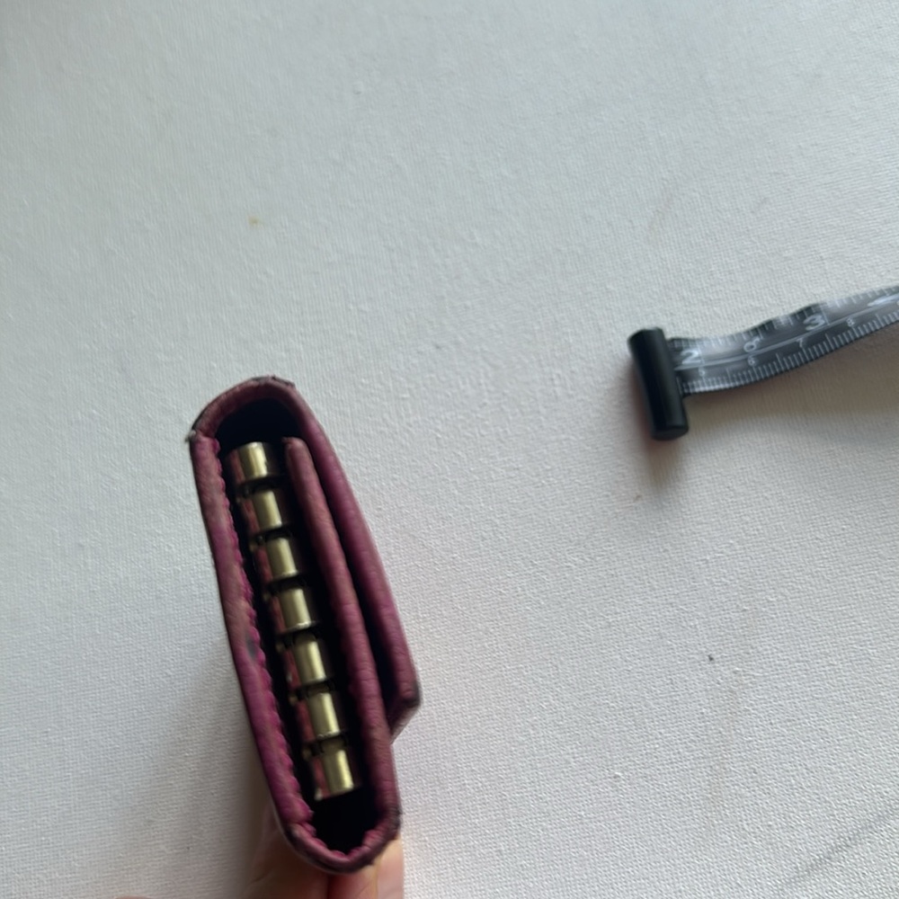 Gucci Magenta Key Holder with Heart Emblem - Picture 10 of 11